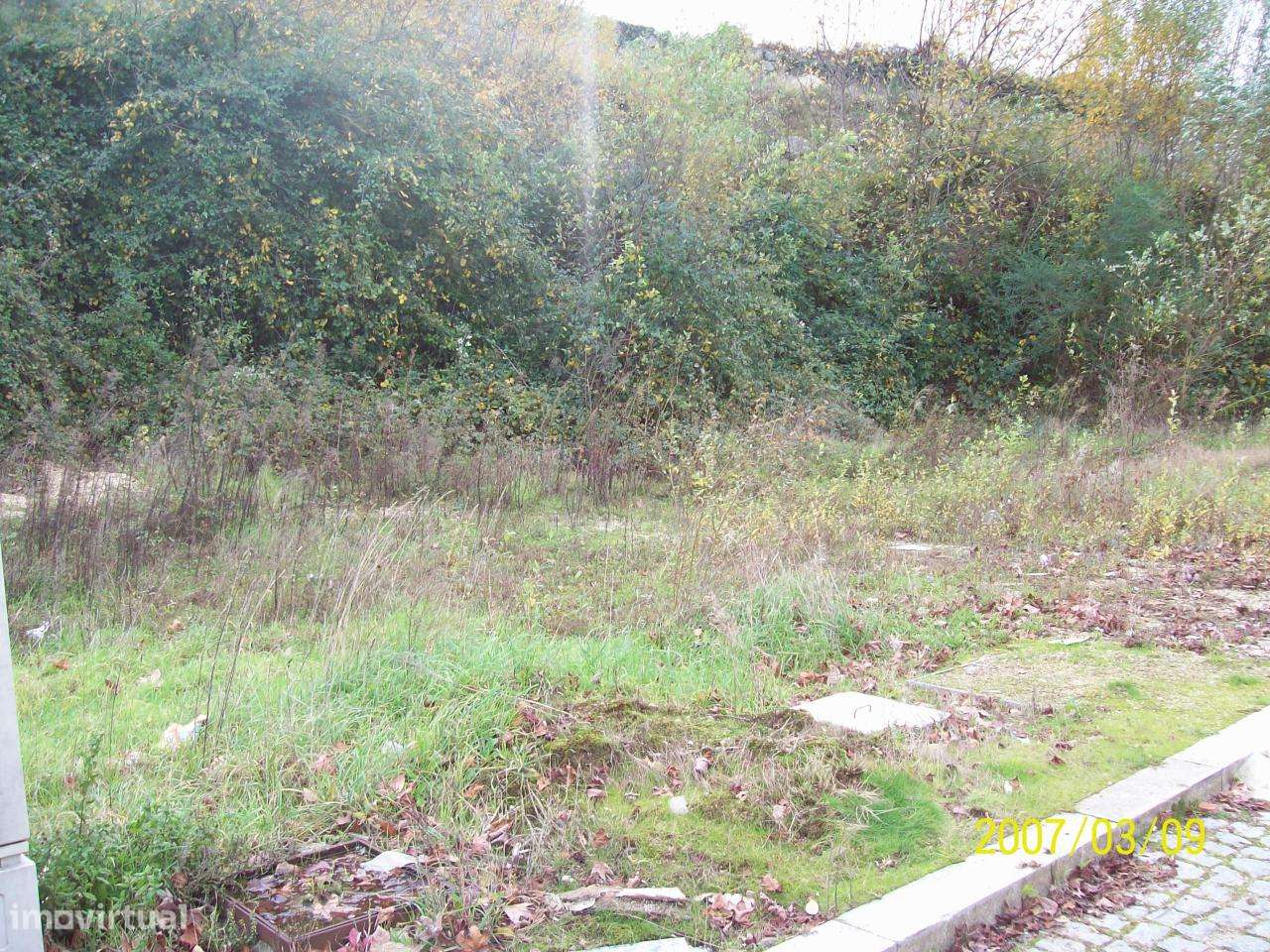 Lote de terreno na Costa.-29