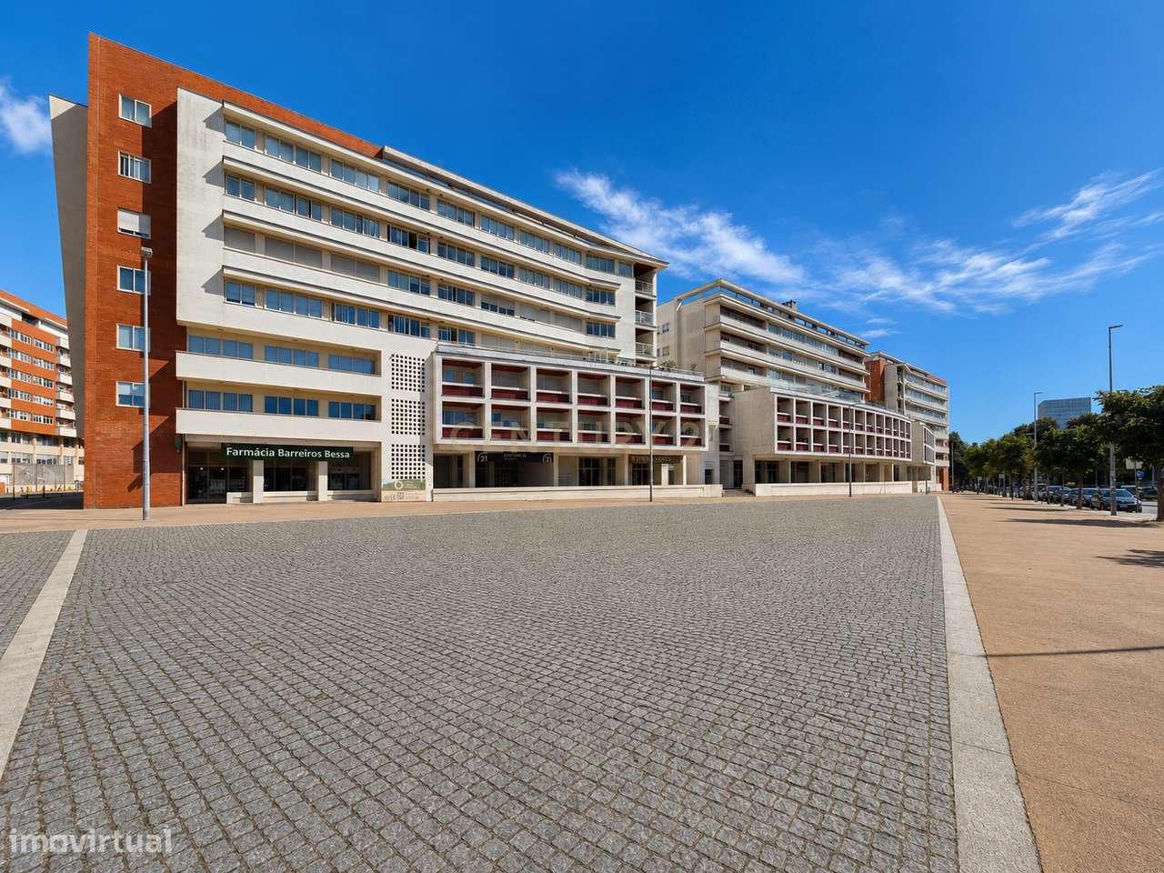 7 LUGARES DE GARAGEM | 7 ARRUMOS | 135,9 M² | BESSA | PORTO-2