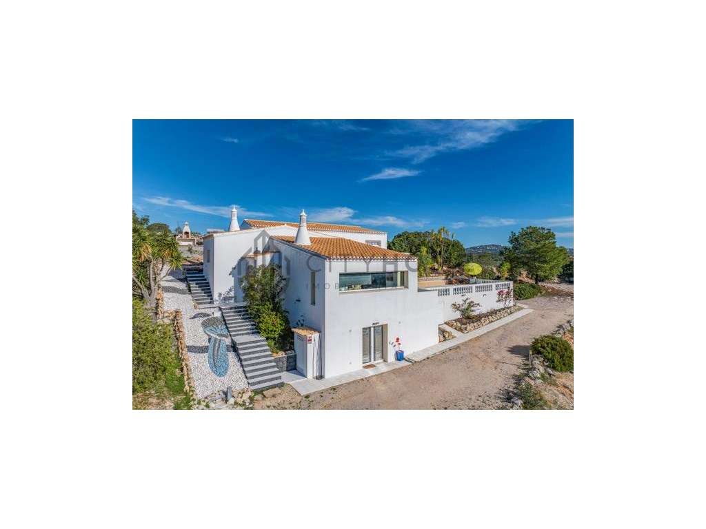 Moradia T3 com piscina e vistas deslumbrantes em Boliqueime-26