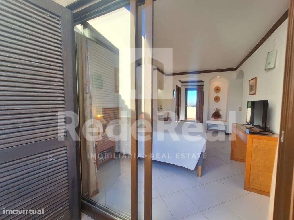 Moradia T3 + 1 com Piscina Privada e Boas Áreas no Coração de Albuf...-46