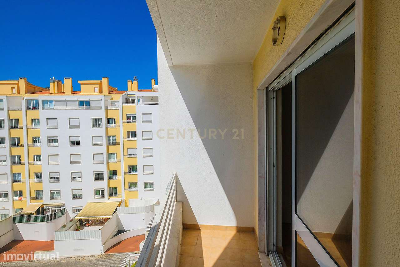 Apartamento T3 luminoso na Parede com varandas, garagem e arrecadação-15