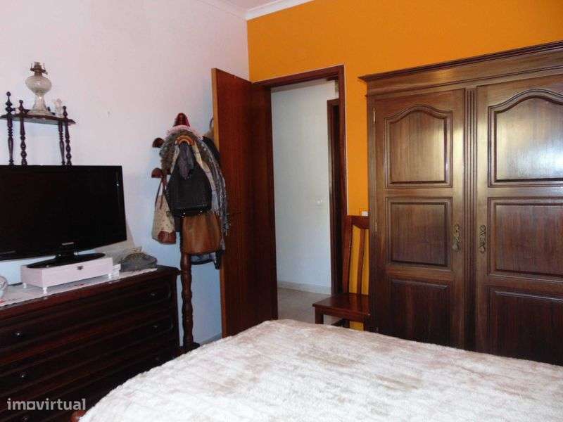 Vende prédio composto por habitação e espaço comercial - Grande imagem: 4/12