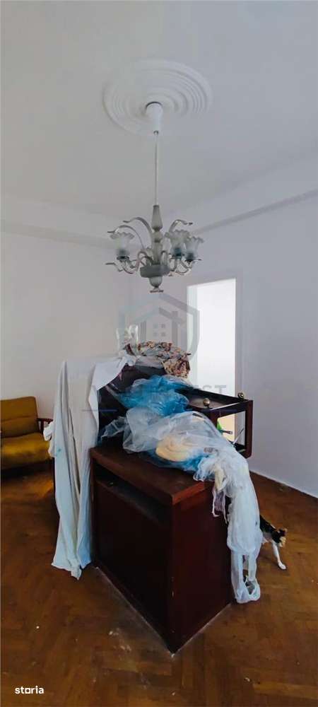 Casa singur in curte cu acces auto si teren  Ultracentral - Imagine principală: 5/8