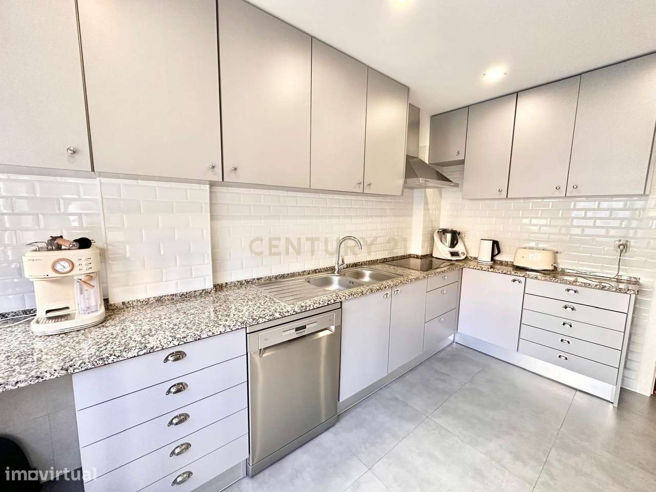 Apartamento T2 Remodelado para Arrendamento – Travessa dos Fornos - Aj - Grande imagem: 4/29