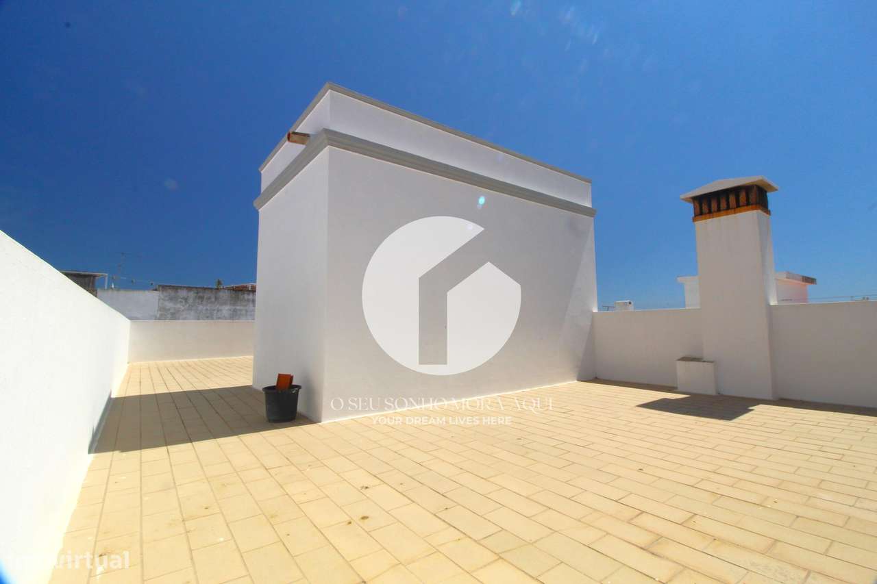 MORADIA T3 COM PÁTIO NA BAIXA DE OLHÃO-32