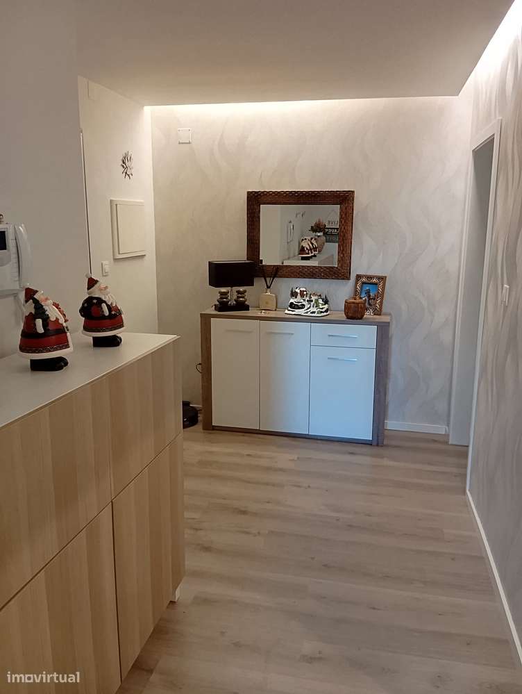 Fantástico apartamento T2 com terraço em condomínio fechado em Canelas-10