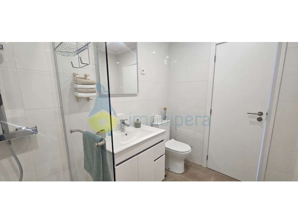 Excelente apartamento localizado, num 1º andar, na famosa Avenida D...-22