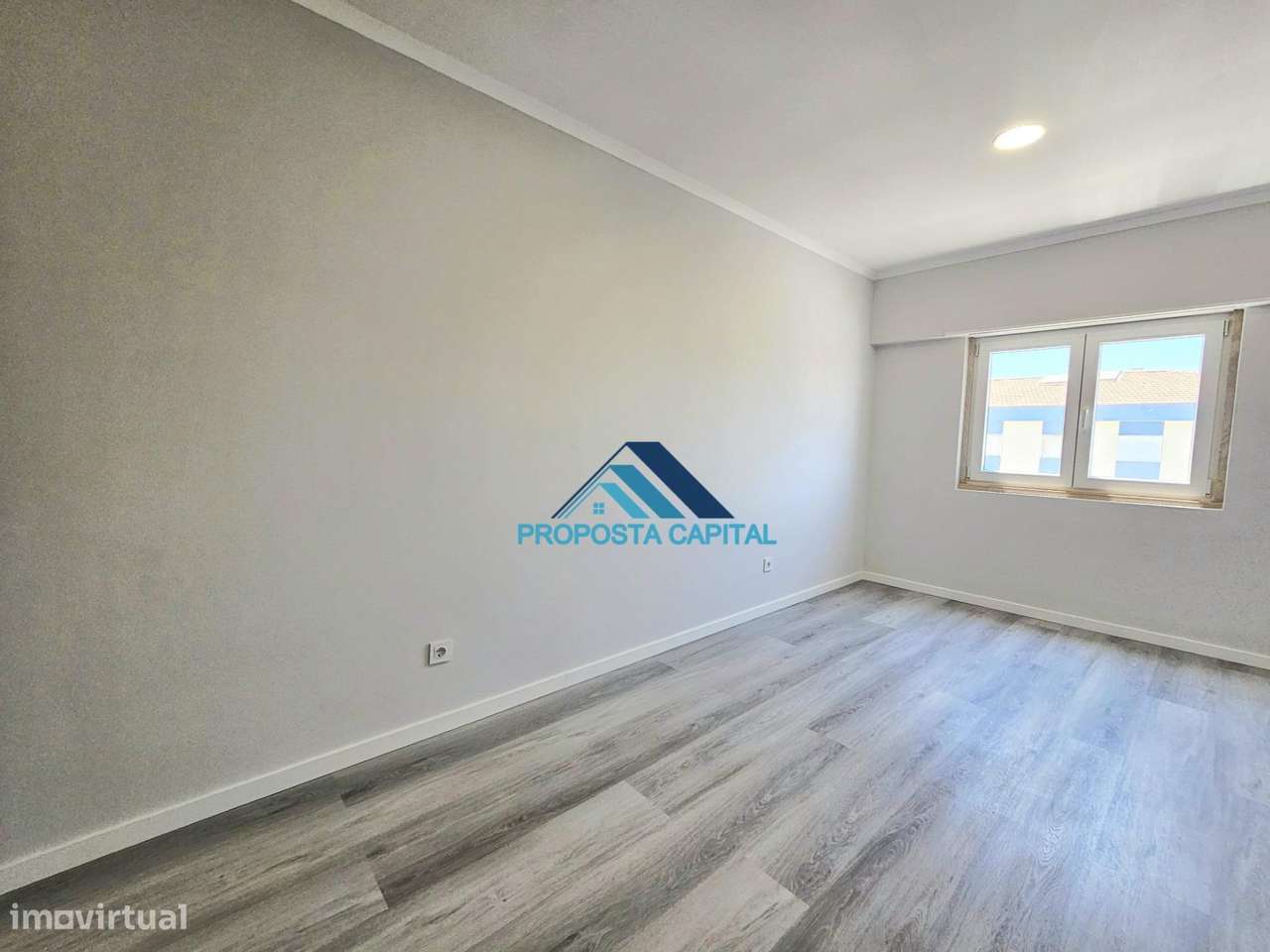 APARTAMENTO T4 REMODELADO CENTRO AMORA-28