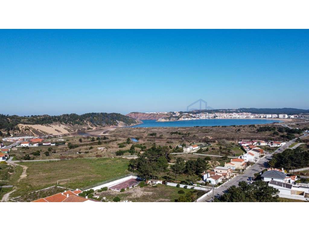 Prédio para renovar junto à praia de São Martinho do Porto-30