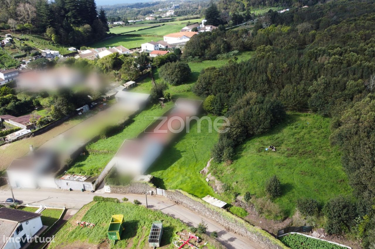 Dois terrenos rústicos, na freguesia de Cabouco, Lagoa, São Miguel.