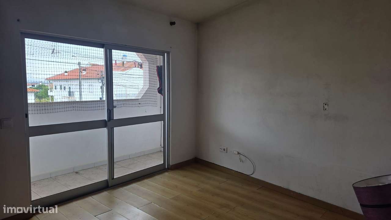 Moradia térrea T4, habitável, sem licença - M. Grande-13