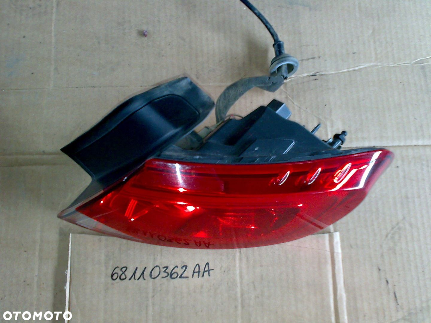 CHRYSLER 200 2015 - LAMPA TYLNA TYŁ PRAWA IDEALNA - 3