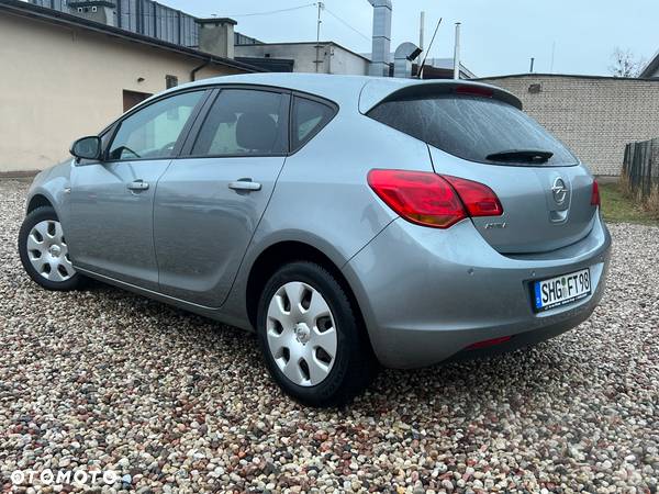 Opel Astra 1.6 150 Jahre - 3