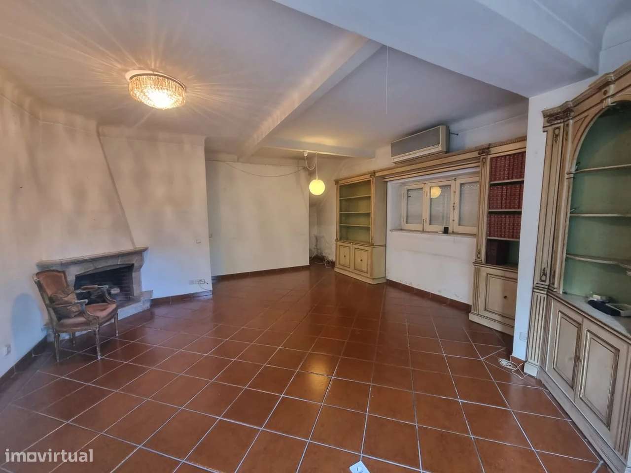 Prédio com 3 apartamentos T2, com Terraço e Jardim na Costa da Caparic-7