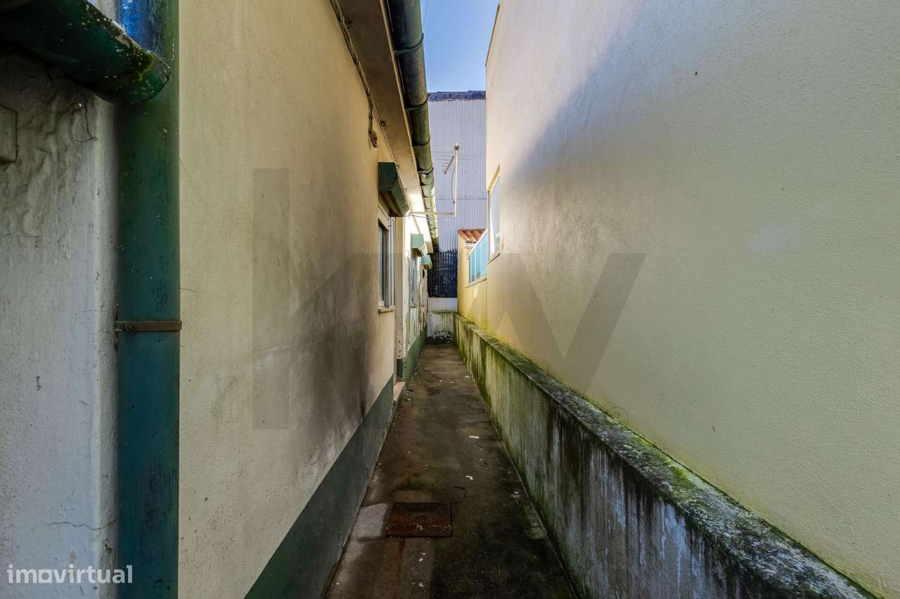 Moradia T1 para Reabilitação – Leça da Palmeira - Grande imagem: 3/37