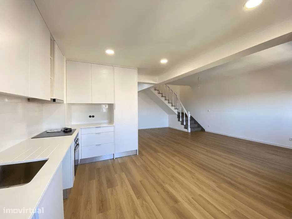 Fabuloso T3 Duplex Remodelado a Estrear na Tapada das Mercês-5