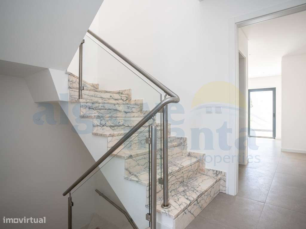 Exclusiva Moradia T4 de Luxo à Beira-Mar com Piscina Privada, Estac...-12