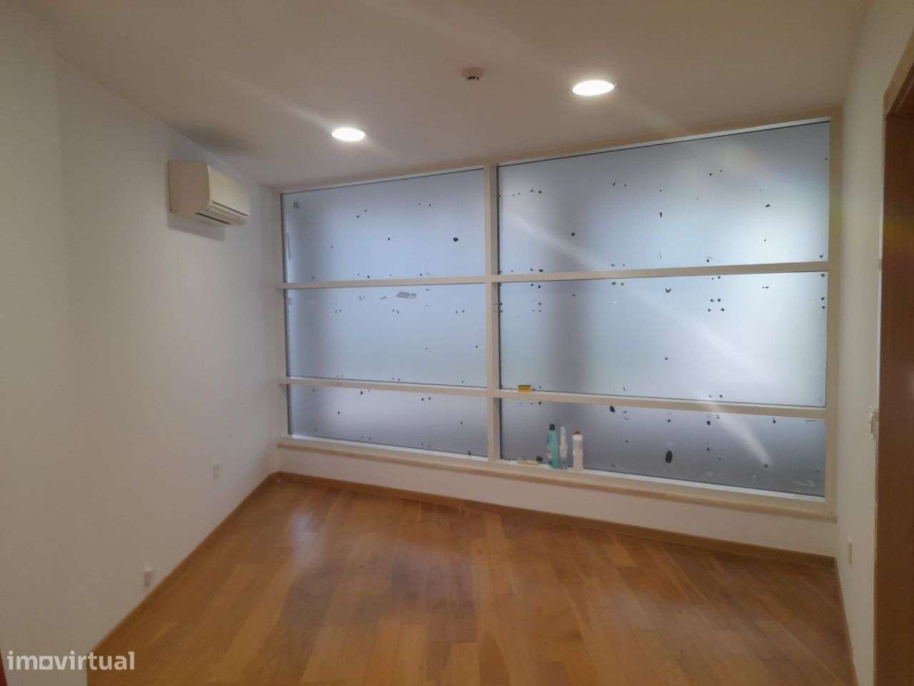 Loja | Escritório em zona comercial da Cruz Quebrada, como NOVO! - Grande imagem: 5/12