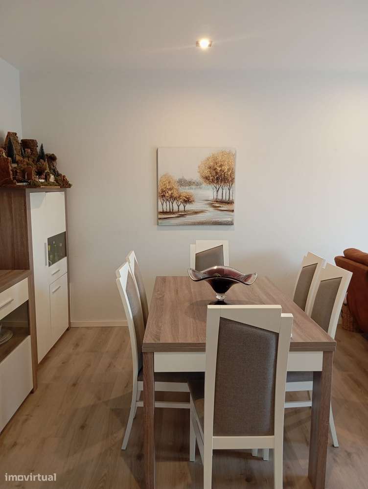 Fantástico apartamento T2 com terraço em condomínio fechado em Canelas - Grande imagem: 4/49