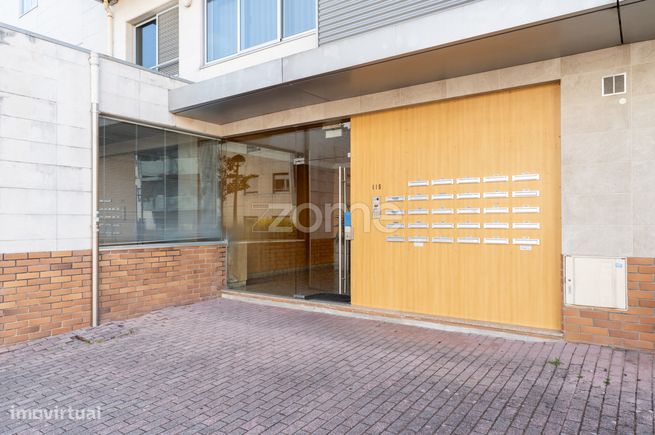 Apartamento T3 com duas varandas, garagem e arrumos, Maia-3