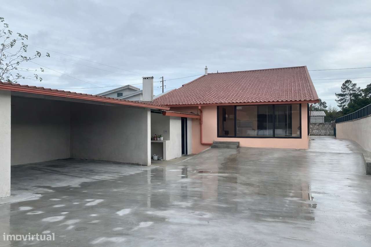 Moradia T3 em Chipar de Cima, Vilarinho do Bairro-14