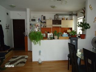 Apartament cu 3 camere de vânzare in Floresti.