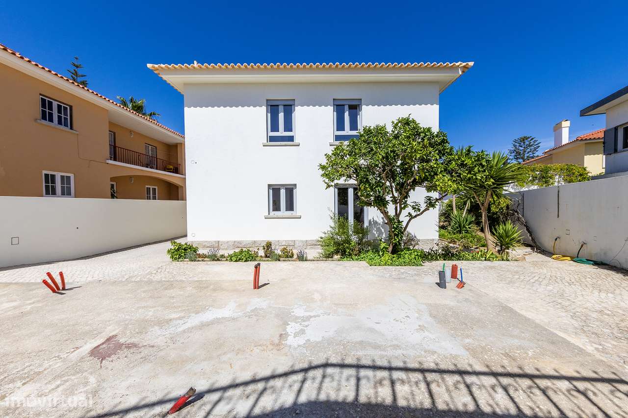 Moradia de Charme Reabilitada no centro da Parede com 434m² de Terreno-41
