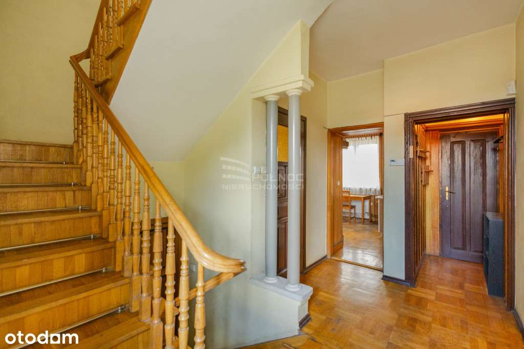 Unikalny, Duży Dom w Bliskiej Odległości od PKP-3