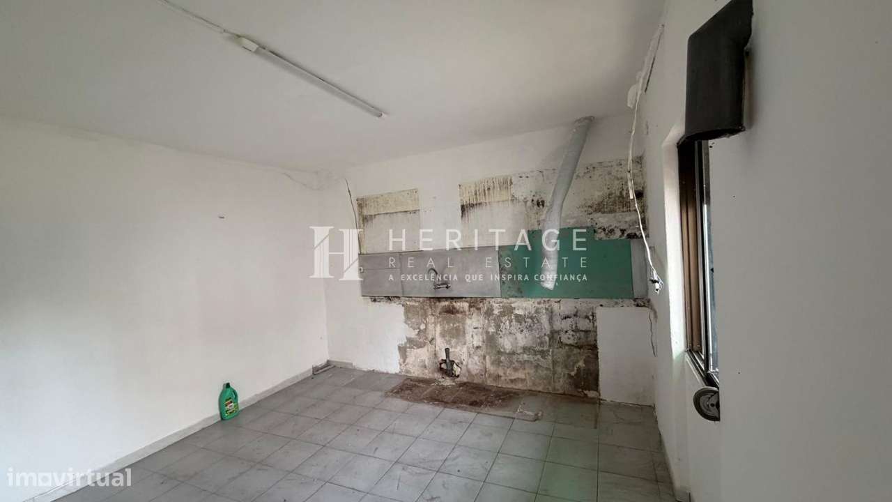 Moradia T2 a necessitar de obras e em fase de legalização-12