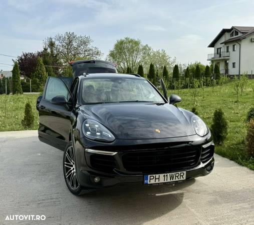 Porsche Cayenne 3.0 L - 6