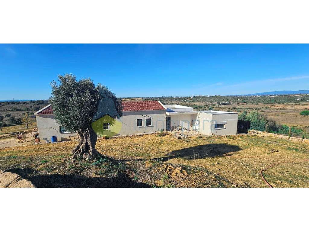 Moderna moradia de 238m², em fim de construção, localizada entre Gu... - Grande imagem: 4/50