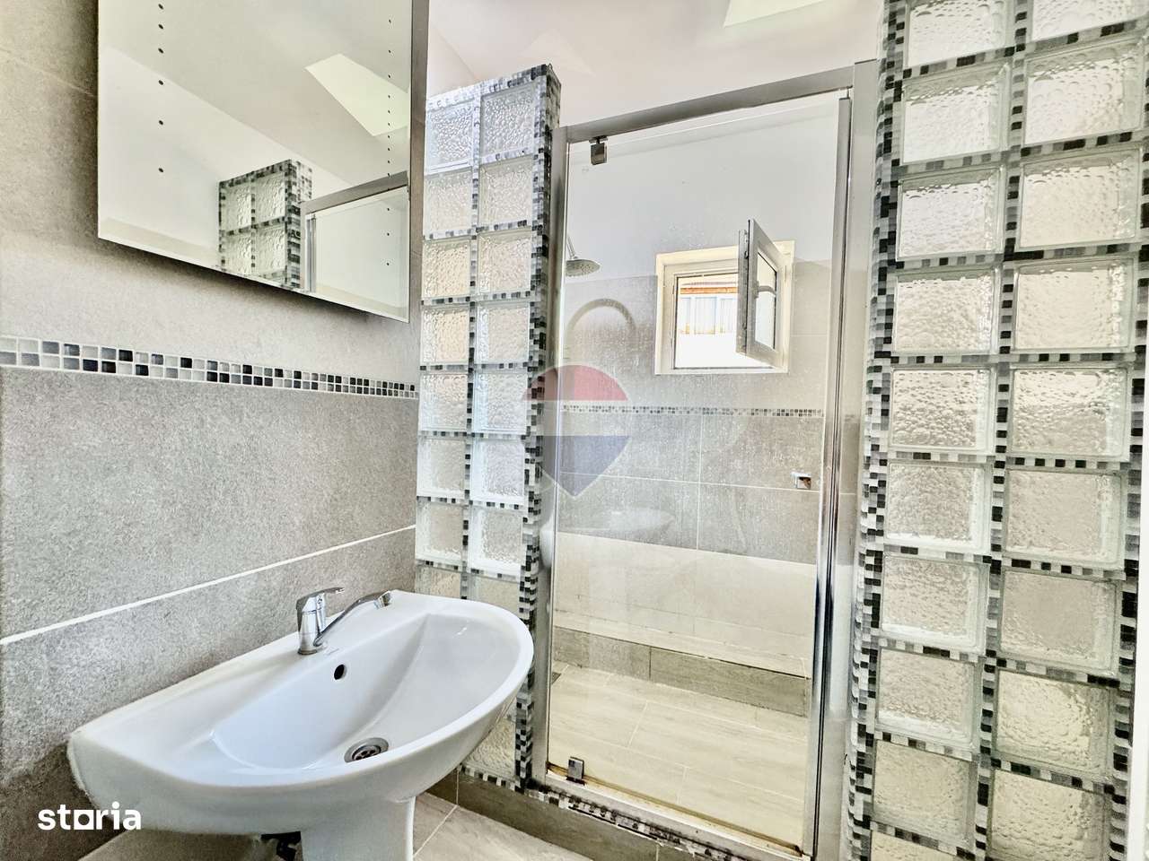 Apartament cu 3 camere, decomandat, in Centrul Nord – Râșnov-10