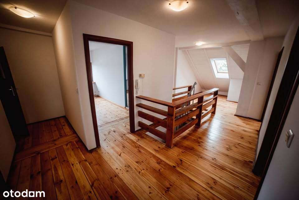 Piękny duży dom w cichej i spokojnej okolicy !-6