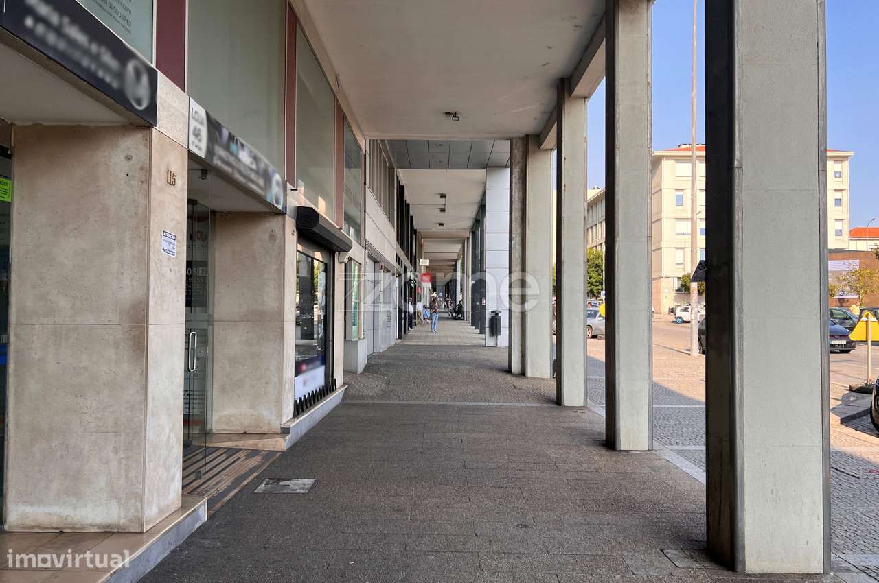 LOJA COMERCIAL NO CORAÇAO DE MATOSINHOS COM 336m2 - Grande imagem: 2/17