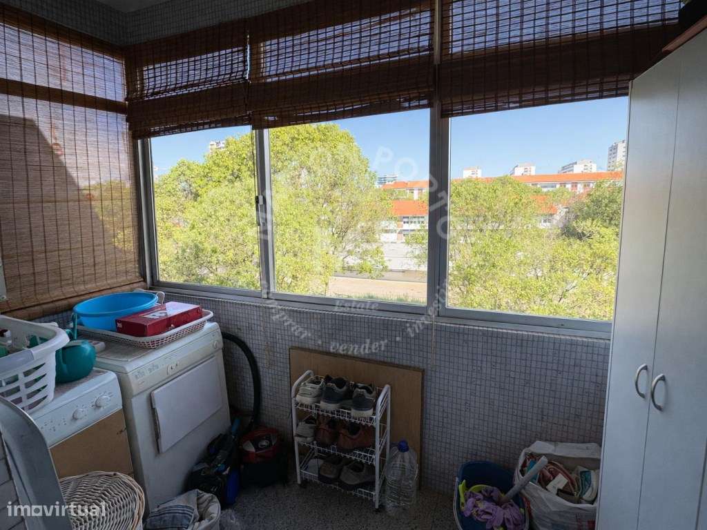 Apartamento T2 com Varanda e Garagem próximo ao Estádio do Boavista...-7