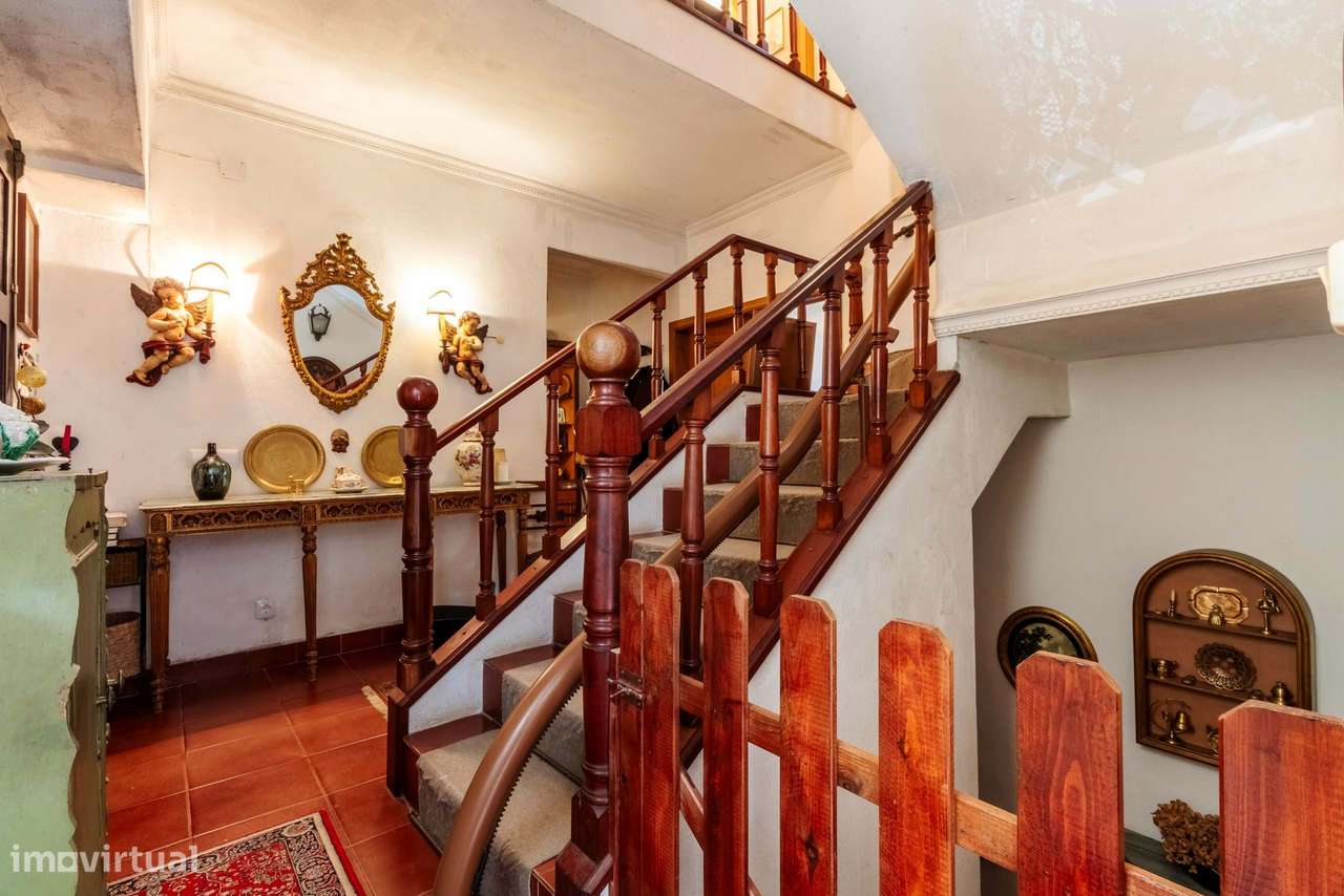 Moradia T6 c/ Terreno de 1600m2 c/ Piscina, Garagem e Anexos em Colare-54