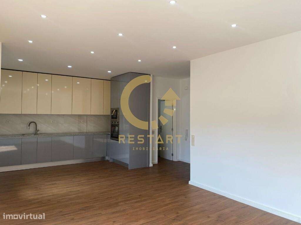 T3 em Águas Santas com 3 frentes, totalmente renovado com muita lumino-7