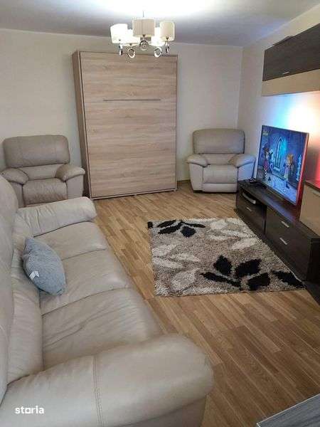 Apartament de vanzare - Imagine principală: 2/8