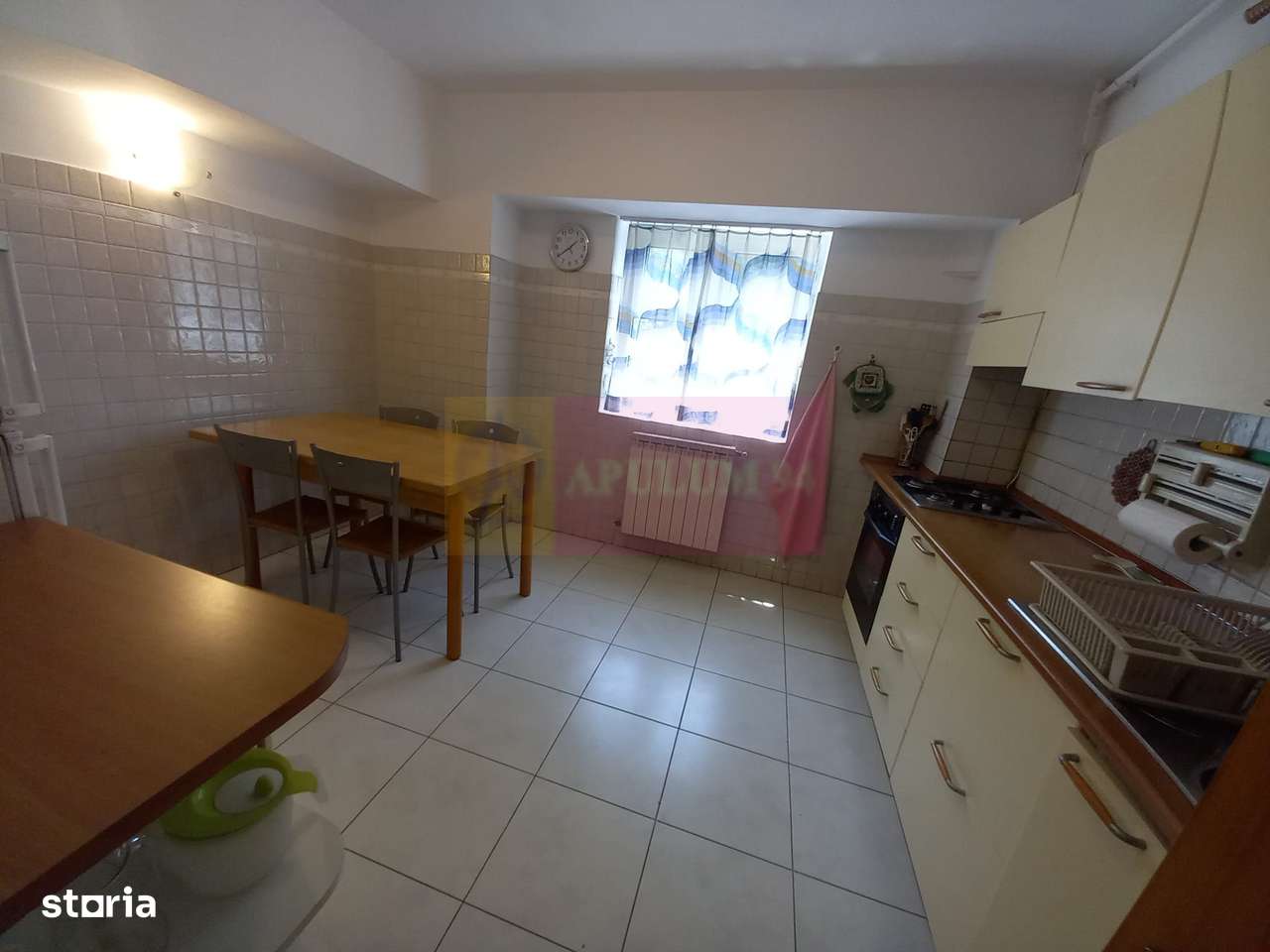 Piata Unirii vanzare apartament 4 camere, metrou si parc - Imagine principală: 4/10