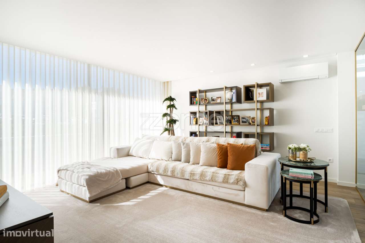 Moradia T3 de 2 pisos com jardim amplo numa zona residencial tranquila - Grande imagem: 3/35