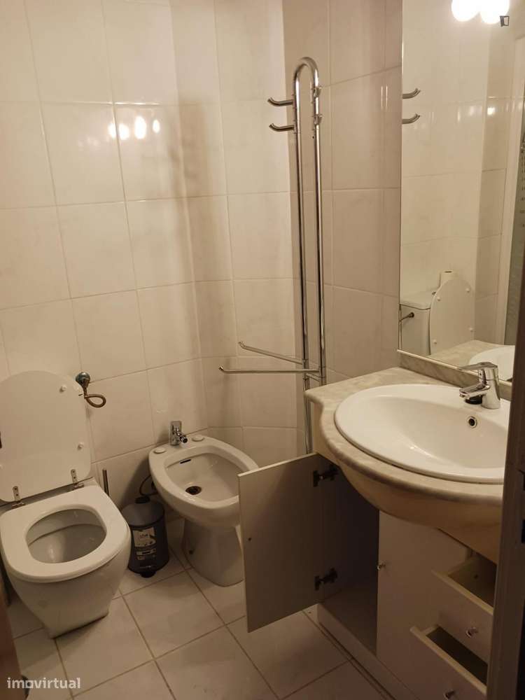 Quarto - localizado em Cedofeita Porto - Grande imagem: 4/4