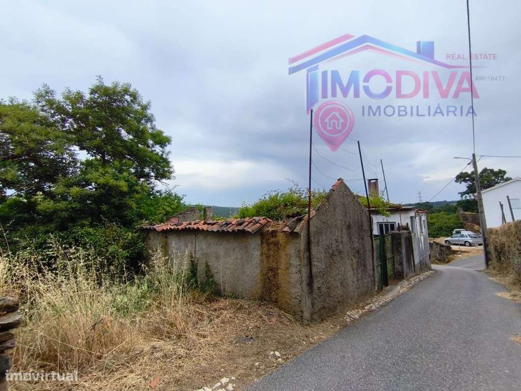 Moradia com terreno em Castanheira de Pera-10