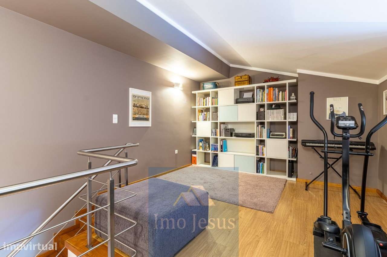 Apartamento T2+1 Triplex Canelas-3