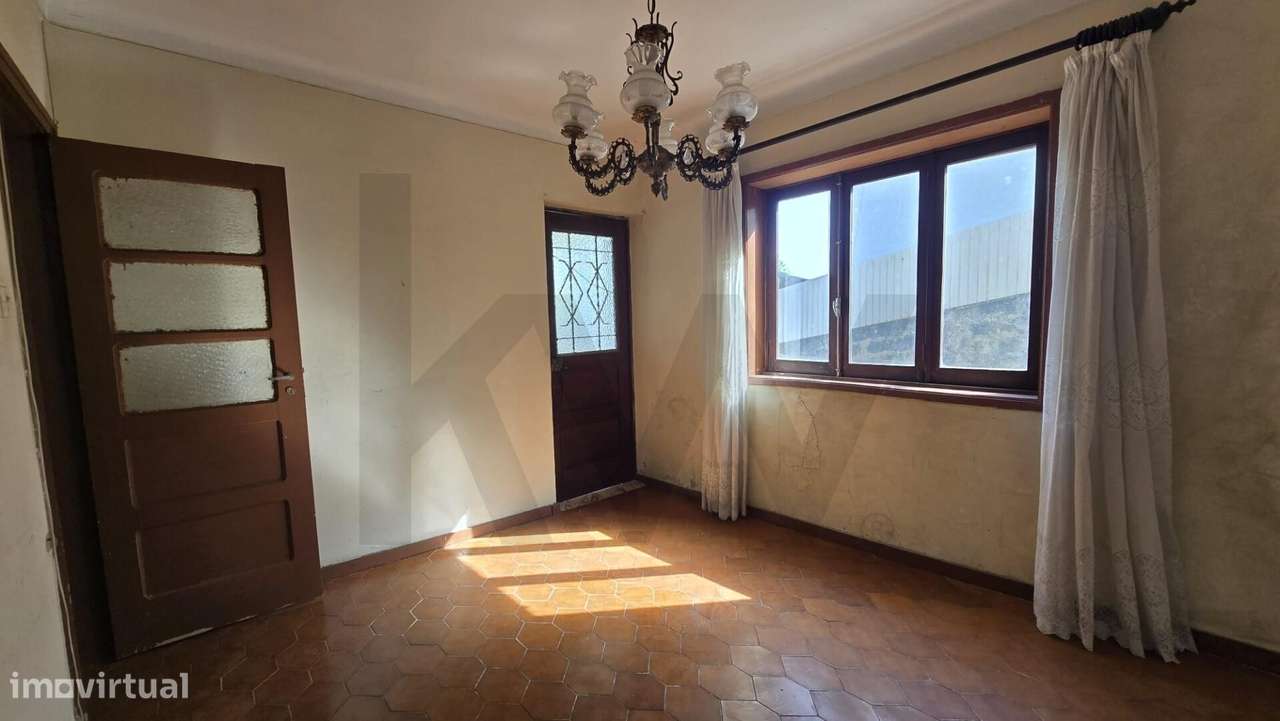 Moradia T3 Isolada com Terreno em Escapães – Excelente Potencial!-4