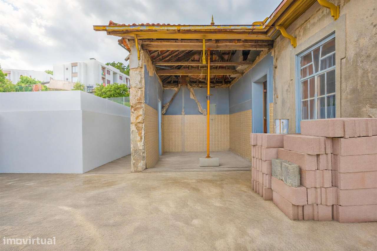 Moradia T2 renovada com Terraço, Jardim e Armazém - Centro de Baltar-17