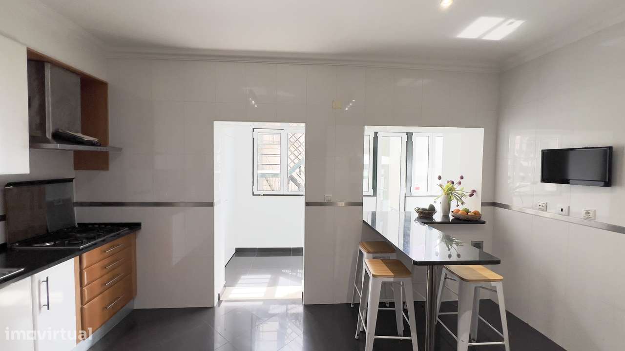 Apartamento T6 Duplex junto à Gulbenkian-6