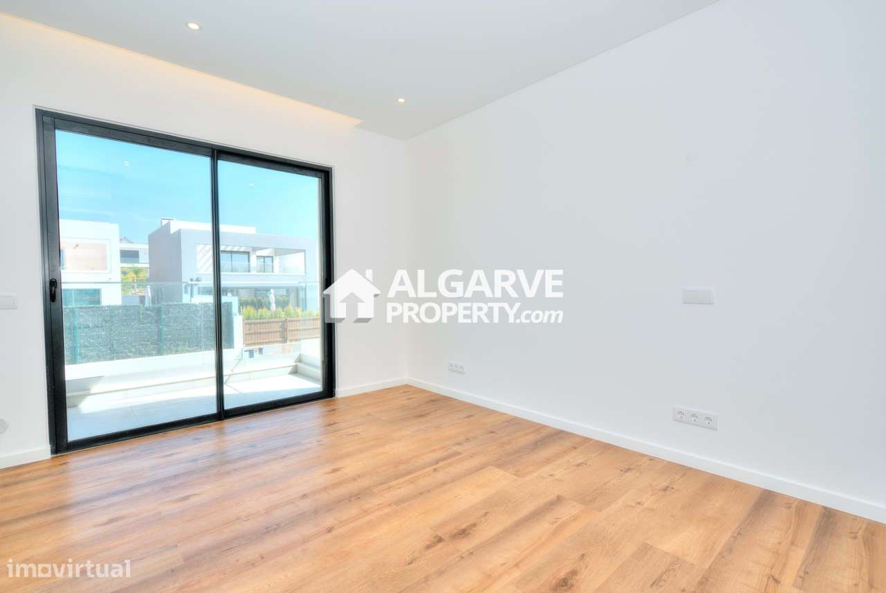 Moradia V4 Nova a Estrear perto da praia no Triângulo Dourado, Algarve - Grande imagem: 5/33