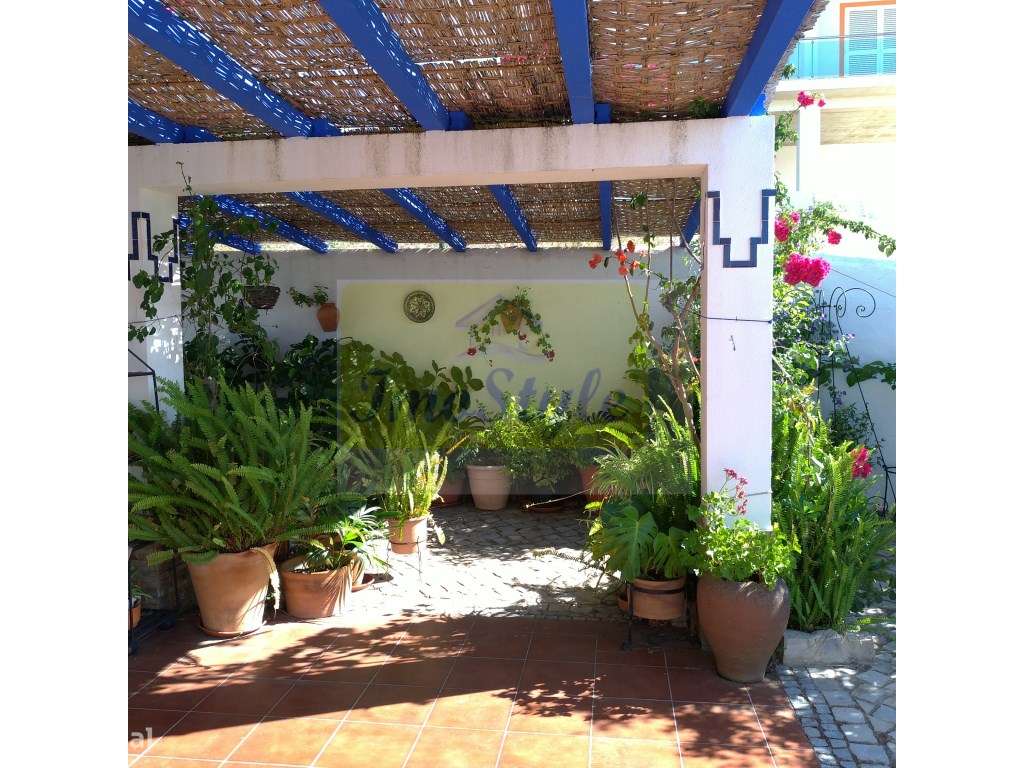 Moradia isolada com cave e apartamento independente em Castro Marim-17