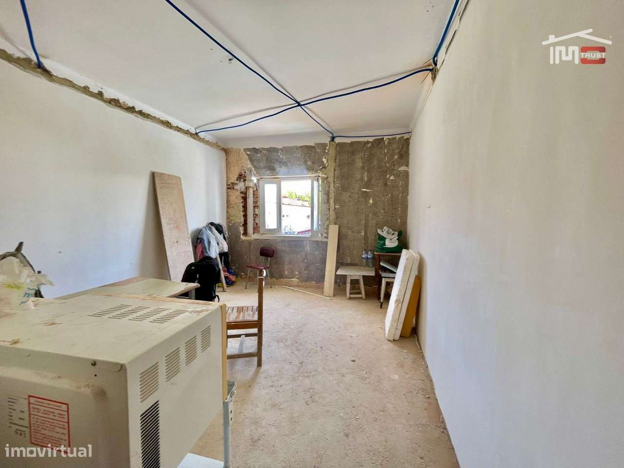 T3 Totalmente Remodelado com Suite e Varanda no Alto do Seixalinho-19