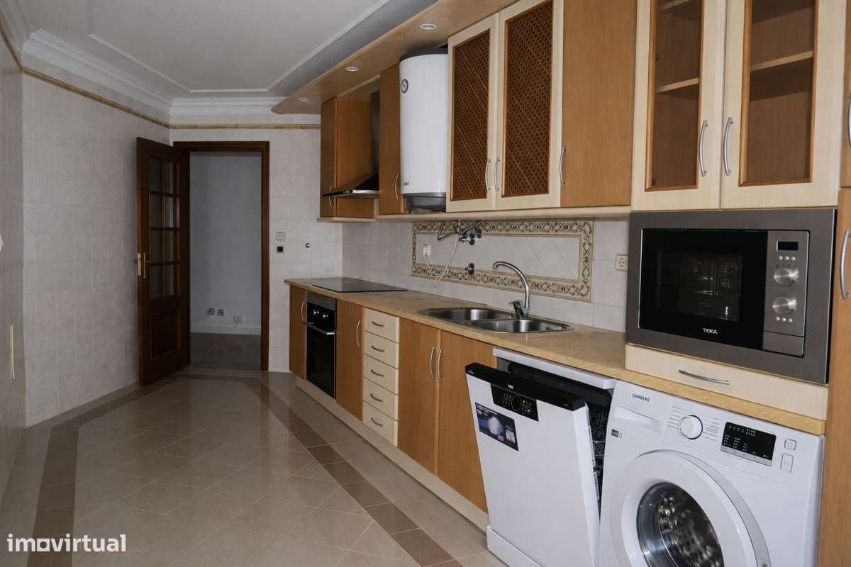 Apartamento T3 em Santa Marta do Pinhal - Grande imagem: 4/16